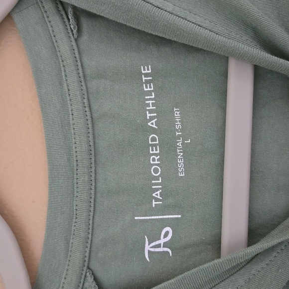 Men's Tailored Athlete large tee. Dark green. - Picture 2 of 3